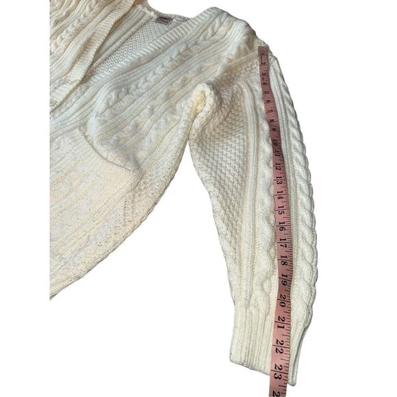 Vintage Carriage Court Sport White Chunky Oversized Cable Knit V-neck Cardigan - Picture 8 of 10